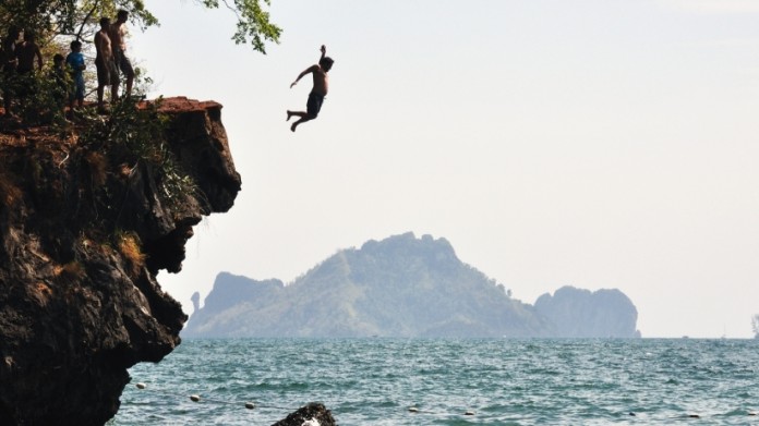 20150324182250-jump-jumping-ocean-water-cliff-diving-dive-e1446309608426